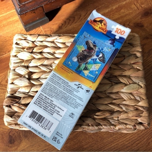 Jurassic World: Dominion T-Rex 100pc. puzzle - Picture 2 of 2